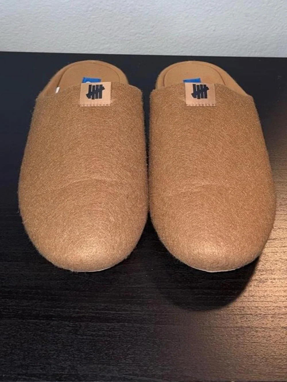 Undefeated house slippers